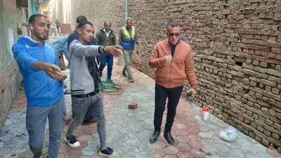 رئيس مركز أطفيح يتابع سير أعمال تطوير الشوارع ورفع كفاءتها (صور)