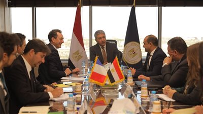 وزير السياحة والآثار يبحث مع سفير فرنسا بالقاهرة سبل تعزيز التعاون