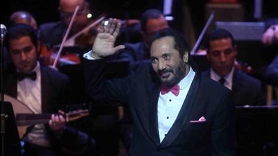 على الحجار يتغنى بأشهر تترات المسلسلات فى الأوبرا