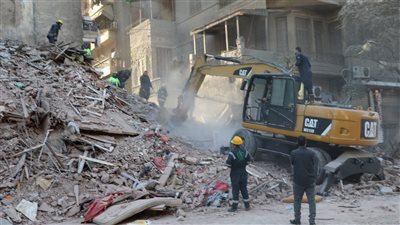 انهيار عقار مكون من 3 طوابق في المنيا