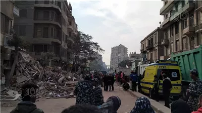 التفاصيل الكاملة لحادث انهيار عقار الوايلي.. 8 جثث و6 مصابين والبحث عن مفقودين آخرين.. وإخلاء العقارات المجاورة من السكان (فيديو وصور)