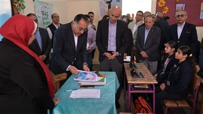 رئيس الوزراء يتابع انتظام العملية التعليمية بمدرسة بورسعيد الثانوية بنات (صور) 