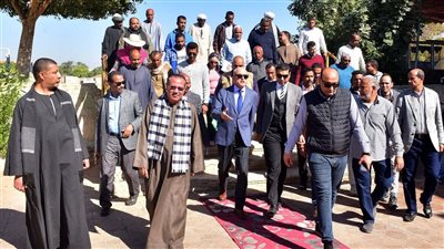 محافظ الأقصر: استئناف أعمال مشروع الصرف الصحي المتوقف بالبعيرات والضبعية والأقالتة