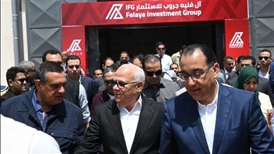 رئيس الوزراء يتفقد مصنع 