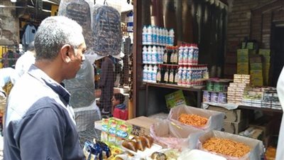 تحرير 17 محضرا و3 إنذارات بيئية خلال حملة لضبط الأسواق في قنا