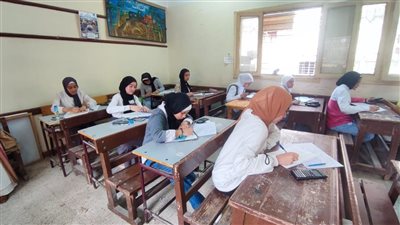 التعليم تشدد على الطلاب والمعلمين بعدم اصطحاب التليفون المحمول داخل اللجنة