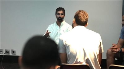 مهند مجدي يجتمع برجال طائرة الأهلي قبل مواجهة برايا كلوب في البرازيل