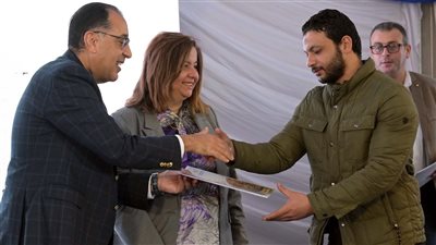 تنفيذ 9 آلاف وحدة سكنية جديدة، مدبولي يشهد تسليم عقود الإسكان الاجتماعي في بورسعيد (صور) 