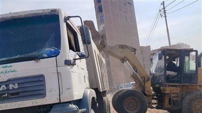 رئيس مدينة الزقازيق يتابع أعمال النظافة وإزالة الإشغالات