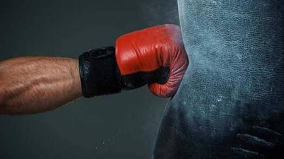 تفريغ كاميرات المراقبة لكشف حقيقة واقعة تعدي ملاكم على فردي أمن كمبوند بالشيخ زايد