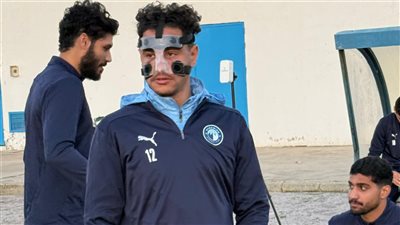 أحمد توفيق يظهر بقناع في تدريبات بيراميدز بتونس (صور)