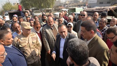 محافظ أسيوط يشدد على حصر مواقف السيارات العشوائية وإلغائها 