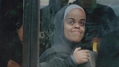 صيدلانية وتعمل في التسويق الرقمي.. من هي مريم شريف التي خطفت الأنظار في مهرجان البحر الأحمر (صور)