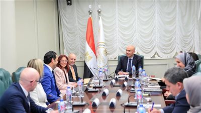 وزير التعليم يبحث مع مسئولي كامبريدج التعاون المشترك