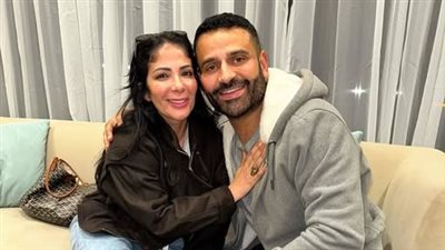 عمر السعيد يحتفل بتكريم منى زكي بمهرجان البحر الأحمر بطريقته الخاصة