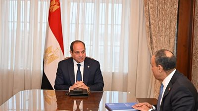 السيسي يتسلم التقرير التنفيذي الثالث للاستراتيجية الوطنية لحقوق الإنسان.. الرئيس يوجه باستمرار جهود الدولة لتعزيز حقوق الإنسان بمفهومها الشامل.. ونشر الوعي في كافة مؤسسات الدولة