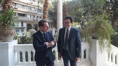 وزير الثقافة يلتقي سفير فرنسا بالقاهرة لبحث تعزيز التعاون الثقافي والإبداعي