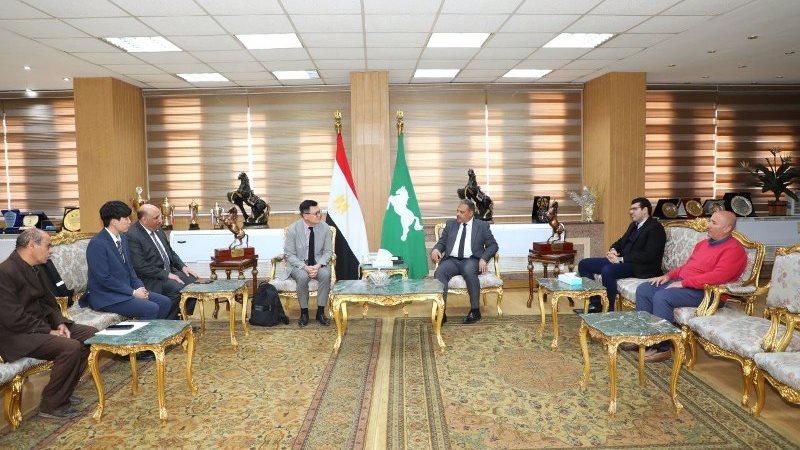 محافظ الشرقية خلال