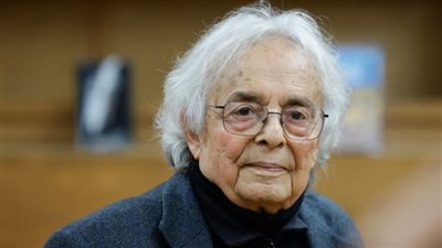 من منفاه، الشاعر السوري أدونيس يدعو إلى 