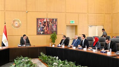 وزير الإسكان يعقد اجتماعا لمتابعة الموقف التنفيذي لمشروع 