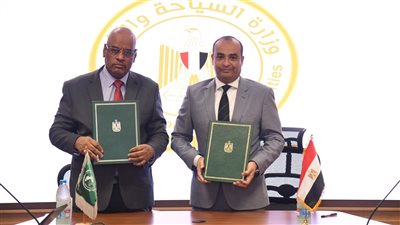 الأعلى للآثار يوقع اتفاقية تعاون مع معهد المخطوطات العربية بالألكسو