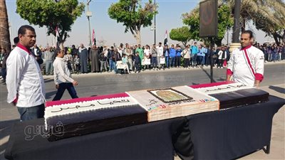 طولها 3 أمتار، أكبر تورتة في الاحتفال بالعيد القومي لمحافظة الأقصر (فيديو وصور)