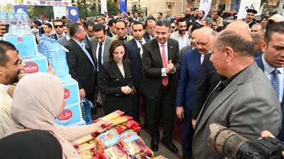 تخفيضات تصل لـ 20%، وزير التموين ومحافظ البحيرة يفتتحان سوق اليوم الواحد بدمنهور 