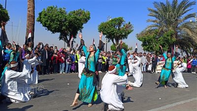 فرق الفنون الشعبية تشارك في احتفالية العيد القومي للأقصر بالتحطيب (فيديو وصور)