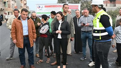 محافظ البحيرة تتفقد اللمسات النهائية من أعمال الرصف لطريق دمنهور- شبراخيت (صور)