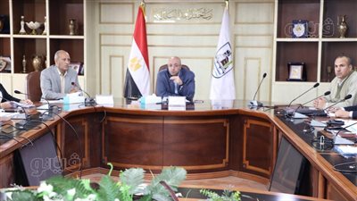 محافظ بني سويف يجتمع بلجنة ملفات التصالح لمتابعة سير العمل 