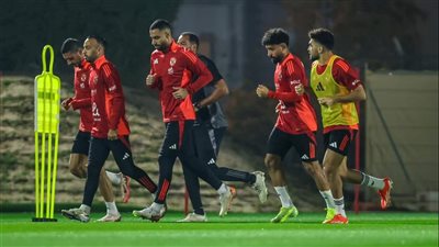  الأهلي يسمح لوسائل الإعلام بحضور أول 15 دقيقة من مران السبت 