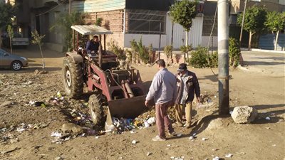 رئيس مركز الزقازيق بالشرقية يتابع أعمال النظافة وإزالة الإشغالات في القرى التابعة