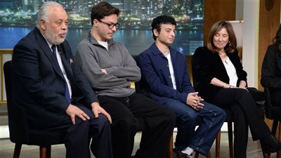  أشرف زكي وفريق عمل مسرحية الصالون ضيوف عمرو الليثي في واحد من الناس، الإثنين 