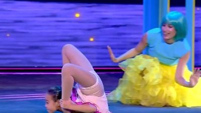 شاهد، أصغر موهبة في ArabsGotTalent تشعل المسرح بحركاتها ورقصها