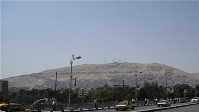 غارات إسرائيلية على جبل قاسيون ومطار المزة العسكري في دمشق (صور)