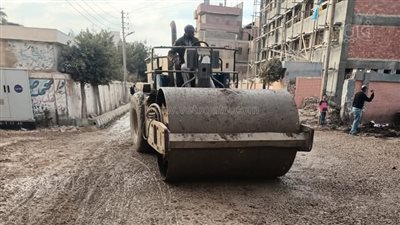 رئيسة مدينة السنطة تتابع أعمال رصف شارع الجمهورية (صور)