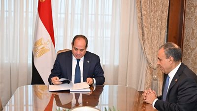 5 قرارات جمهورية مهمة وتكليفات حاسمة من السيسي لتعزيز حقوق الإنسان المصري