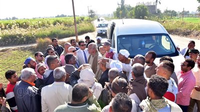 تفاصيل زيارة محافظ الأقصر لقرية الحبيل (صور)