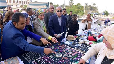 في عيدها القومي، محافظ الأقصر يفتتح معرض الحرف اليدوية والتراثية (صور)