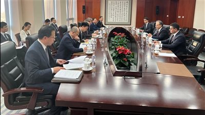 عبد العاطي يلتقي وزير دائرة العلاقات الدولية بالحزب الشيوعي الصيني