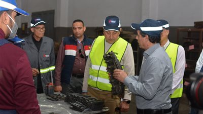 وزير قطاع الأعمال يتفقد مصانع شركة اليايات ومهمات وسائل النقل