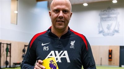 آرني سلوت يحصد جائزة مدرب الشهر في الدوري الإنجليزي 