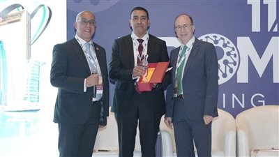 فوز جامعة سوهاج بجائزة أفضل بحث بمؤتمر دبي الدولي للعيون