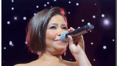 على أنغام منك لله والكدابين، أداء مؤثر لـ شيرين في حفل دبي (فيديو)