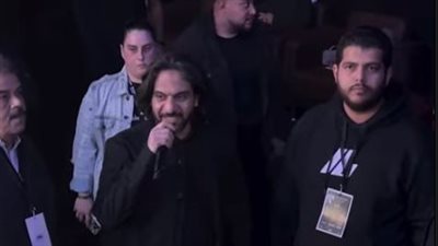 بهاء سلطان يبدأ حفله بالكويت بأغنيته مع تامر حسني (صور)