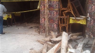 مصرع 3 أشخاص وإصابة 3 آخرين في انهيار سقف مقهى بالإسكندرية (فيديو) 