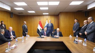 وزير البترول يشهد توقيع 3 اتفاقيات لتطوير مصانع أبوقير للأسمدة 