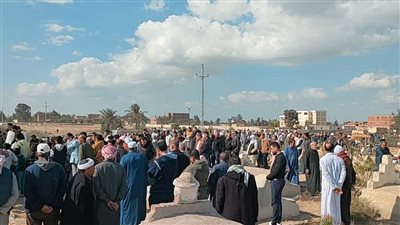  أهالى الإسماعيلية يشيعون طبيب الغلابة لمثواه الأخير (صور) 