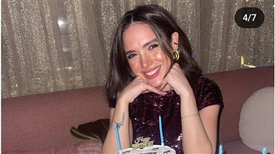 رنا رئيس تحتفل بعيد ميلادها الـ 25 وسط أجواء عائلية