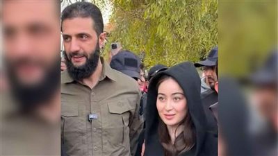 حكاية فتاة سورية ظهرت مع الجولاني تثير ضجة، والنشطاء: فرحانة وغطت رأسها لأجله 